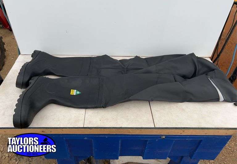 UNUSED Thigh waders Size 9