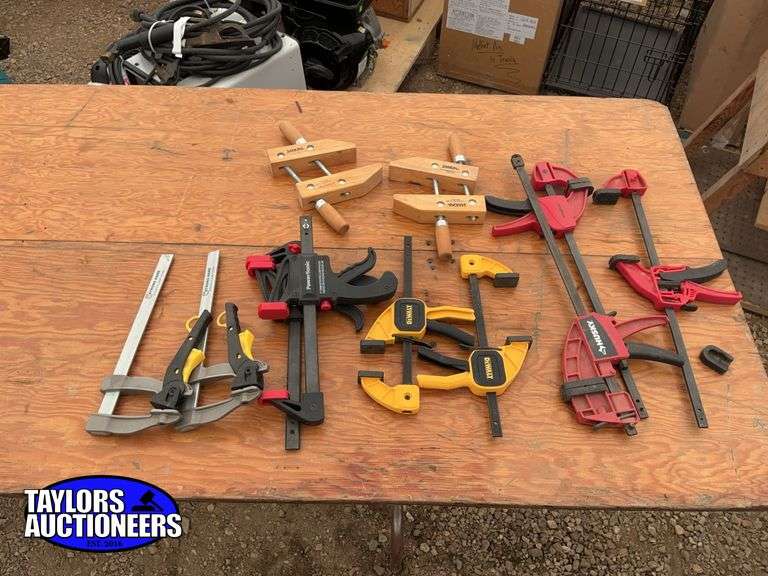 Quantity of quick clamps