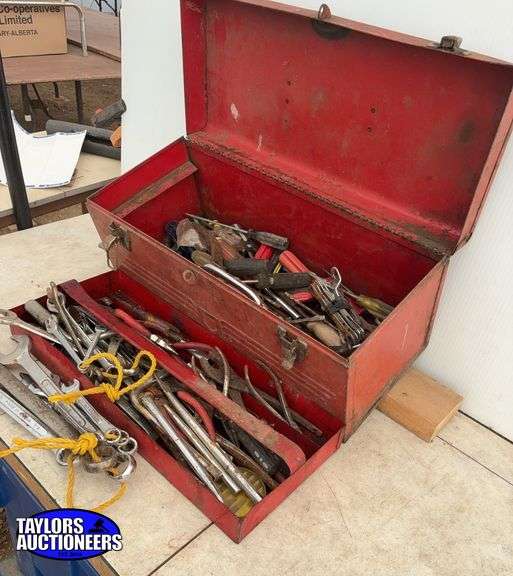 Metal toolbox comes with the quantity of tools