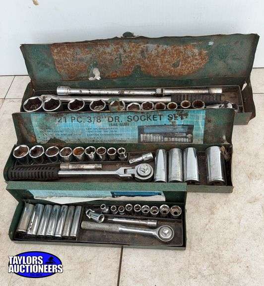 Set of 1/4", 3/8" and 1/2" SAE sockets
