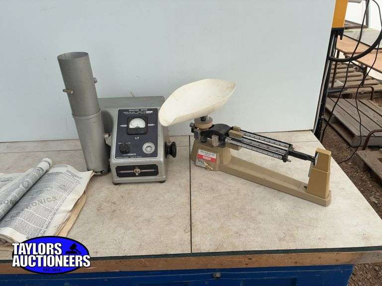 Model 919 Lab Tronics moisture tester