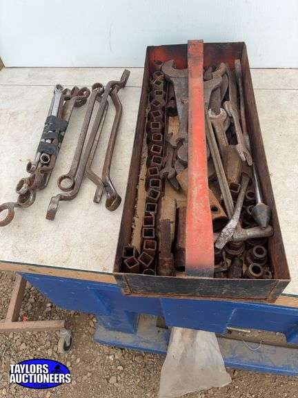Quantity of vintage tools including 1/2" drive socket set