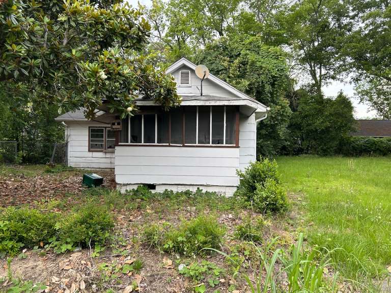 30 Huger St S, Cheraw, SC