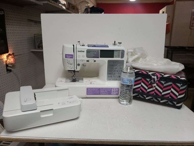 Brother SE400 Enthusiast Embroidery & Sewing Machine & Sewing Box