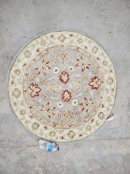 Safavieh Round Rug with Floral Pattern, 42.5 Inches Diameter - Trice ...