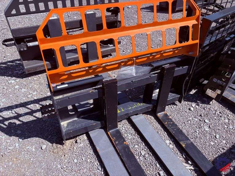 Unused Landhonor PF-11-3500G 48" Pallet Fork Attachment