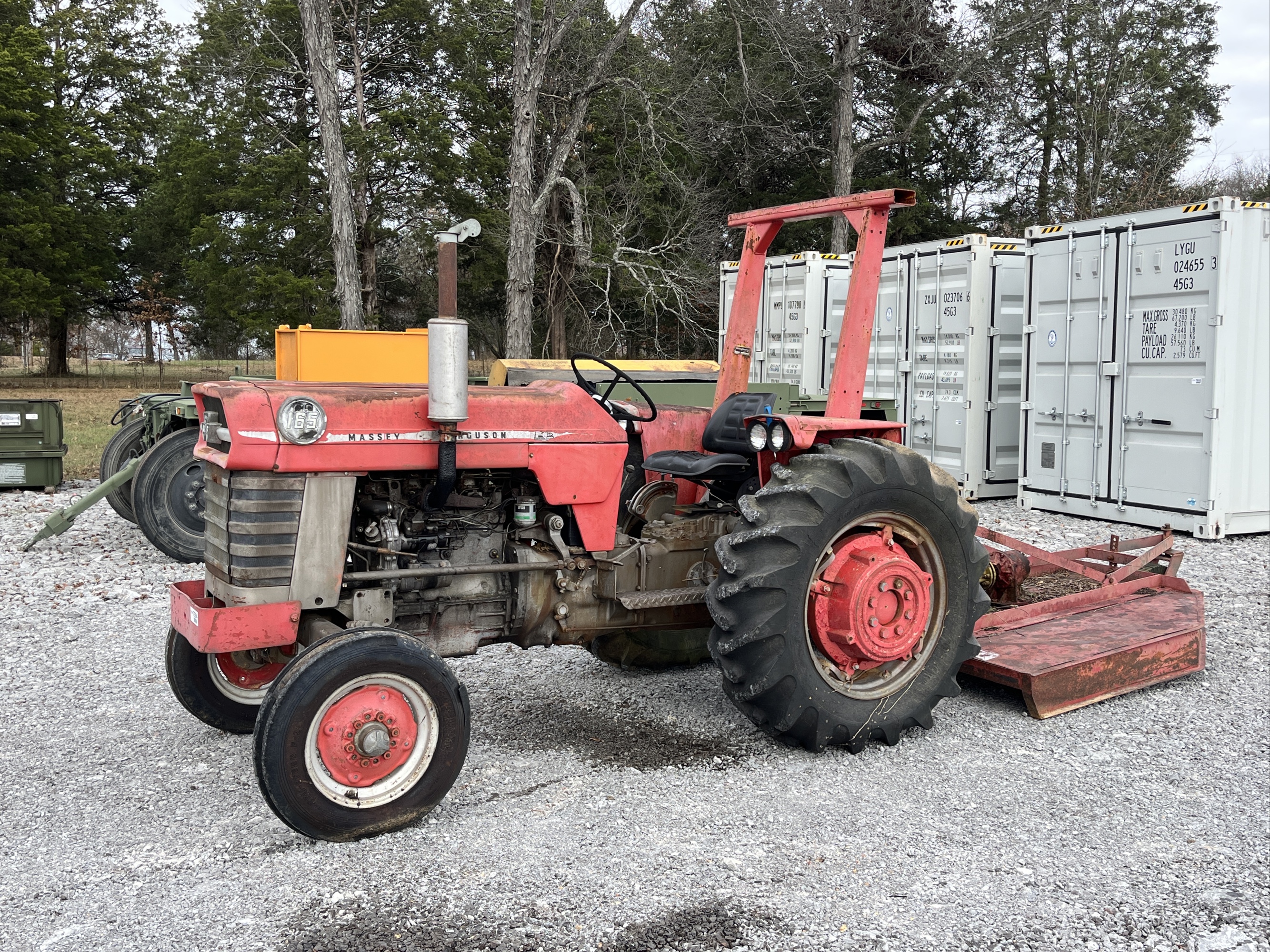 0 Massey Ferguson FERGUSON MF165 Farm Tractor