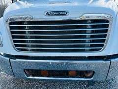 2011  FREIGHTLINER  M2 106  Mechanics Truck