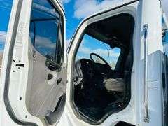 2011  FREIGHTLINER  M2 106  Mechanics Truck