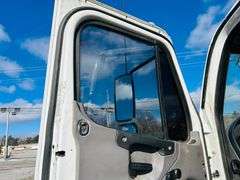 2011  FREIGHTLINER  M2 106  Mechanics Truck