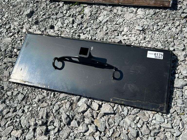 New Heavy Duty ½ Moon gusseted Skid Steer Receiver Hitch with Chain Hook Holders Attachment