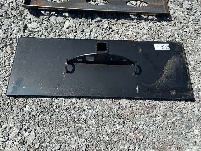 New Heavy Duty ½ Moon gusseted Skid Steer Receiver Hitch with Chain Hook Holders Attachment