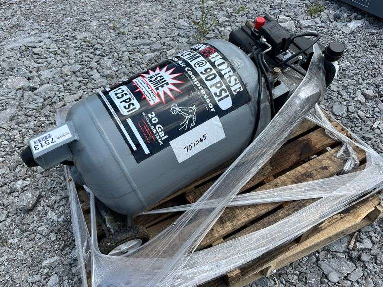 Unused IRON HORSE 1.5 HP / 20 Gal. Air Compressor