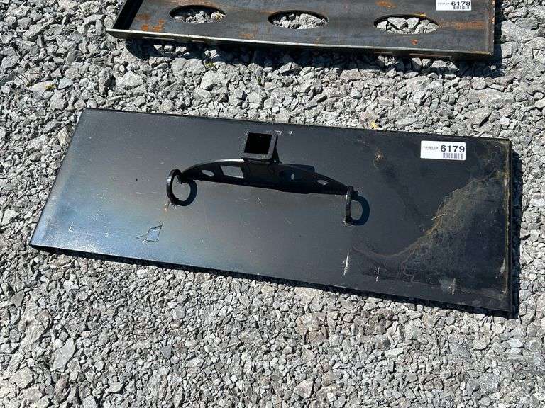 New Heavy Duty ½ Moon gusseted Skid Steer Receiver Hitch with Chain Hook Holders Attachment
