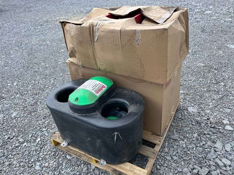 UNUSED (3) RITCHIE & BEHLEN COUNTRY Self Watering Livestock Troughs
