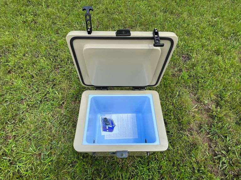 NEW ICEY-TEK 40 Qt. Tan Cooler