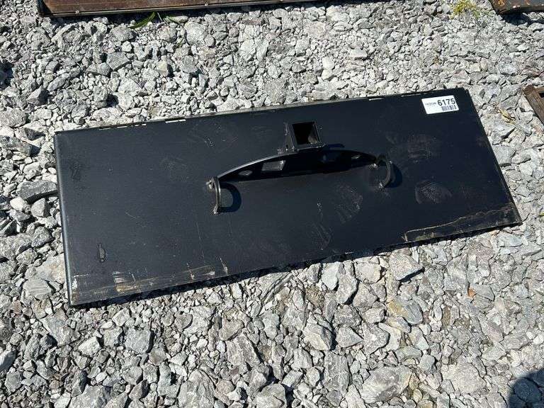 New Heavy Duty ½ Moon gusseted Skid Steer Receiver Hitch with Chain Hook Holders Attachment