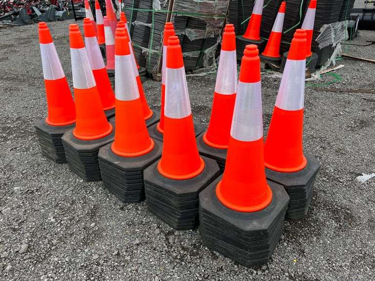 (NEW) Lot of 100 Traffic Safety Cones