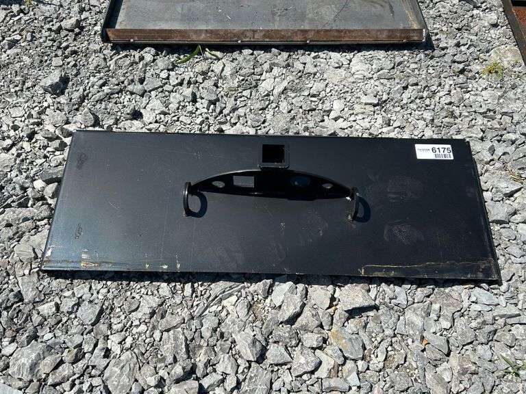 New Heavy Duty ½ Moon gusseted Skid Steer Receiver Hitch with Chain Hook Holders Attachment