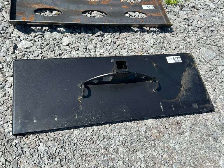 New Heavy Duty ½ Moon gusseted Skid Steer Receiver Hitch with Chain Hook Holders Attachment