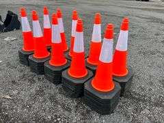(NEW) Lot of 100 Traffic Safety Cones