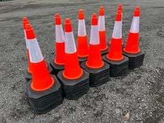 (NEW) Lot of 100 Traffic Safety Cones