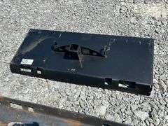 New Heavy Duty ½ Moon gusseted Skid Steer Receiver Hitch with Chain Hook Holders Attachment
