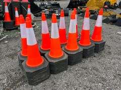 (NEW) Lot of 100 Traffic Safety Cones