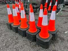 (NEW) Lot of 100 Traffic Safety Cones
