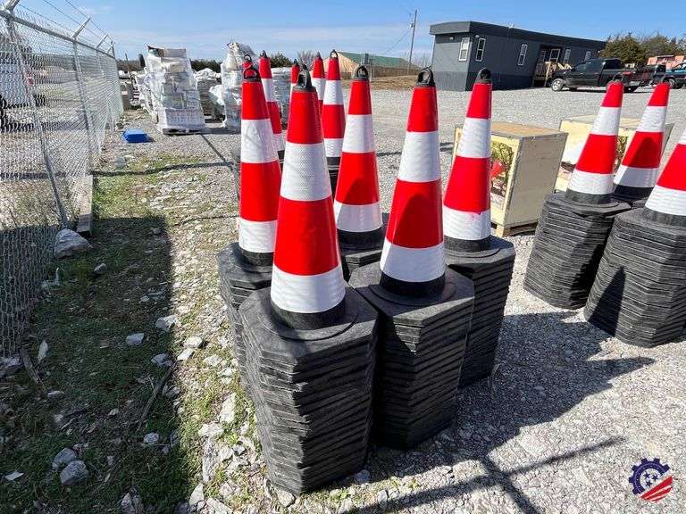 NEW 2025 SDLANCH Lot of 100 Traffic Safety Cones