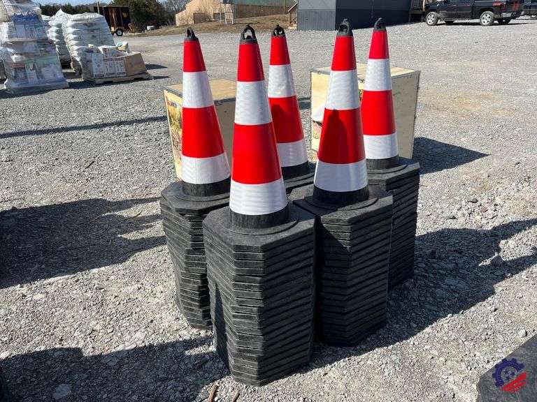 NEW 2025 SDLANCH Lot of 100 Traffic Safety Cones
