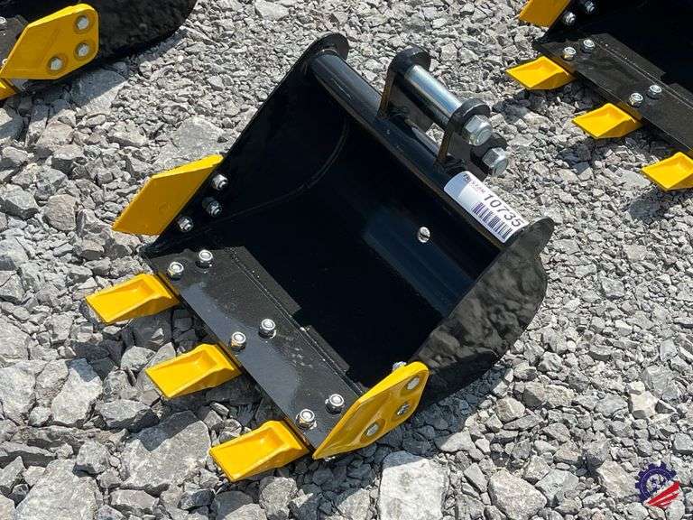 Unused 2026 CE  16" Toothed Bucket