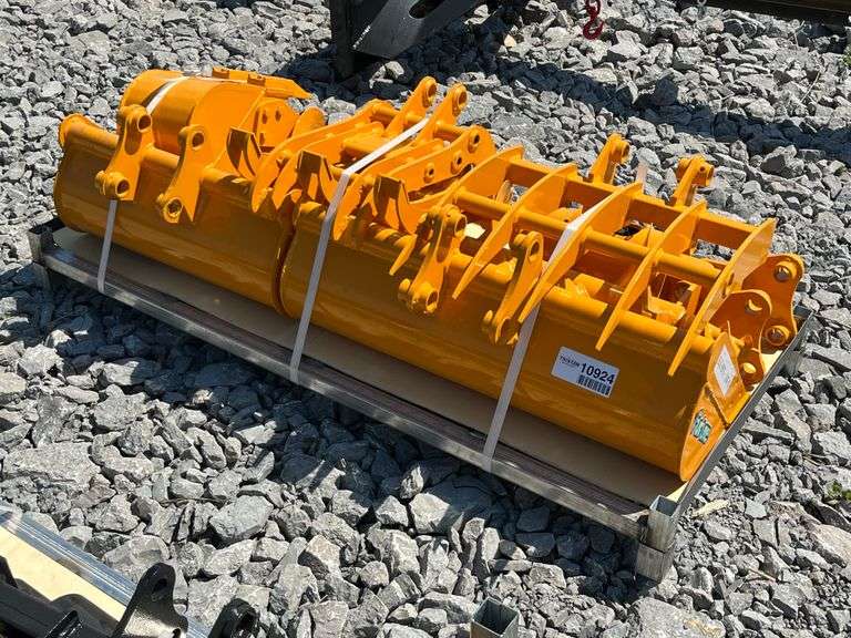Unused 2026 FUTURE  QTY (8) CAT 301 Excavator Attachment