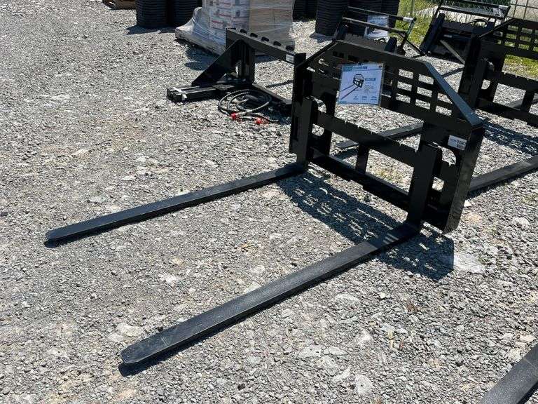 Unused 2026 FUTURE FT-DHC Skid Steer Forks - [Skid Steer Attachments] Attachment