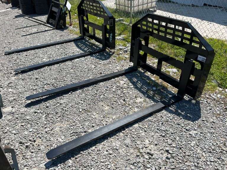 Unused 2026 FUTURE FT-DHC Skid Steer Forks - [Skid Steer Attachments] Attachment