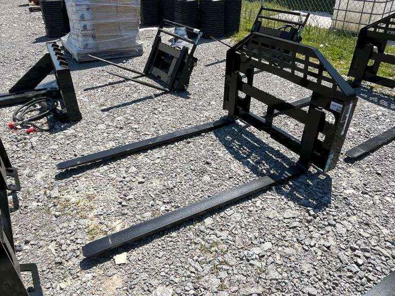 Unused 2026 FUTURE FT-DHC Skid Steer Forks - [Skid Steer Attachments] Attachment