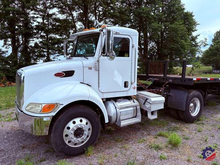 2006  PETERBILT  335  S/A  Truck Tractor