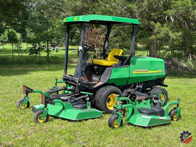 JOHN DEERE 1600 Commercial Wide-Area Mower