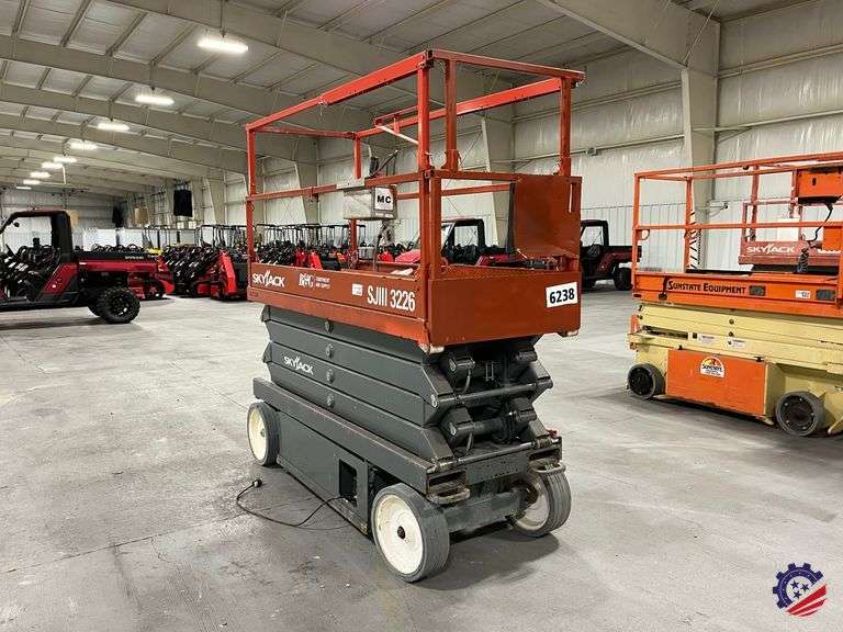 SKYJACK SJ111 3226 Scissor Lift