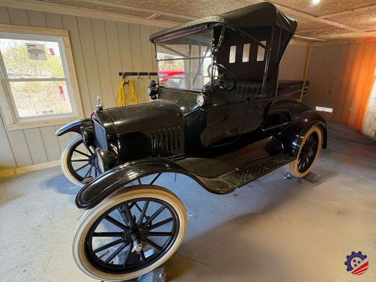 1917 Ford Model T Runabout Antique Car