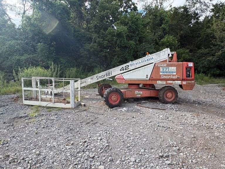 Snorkel TB42 4x4 Boom Lift, Model Year 2006, Inoperable Condition TB42 Man Lift