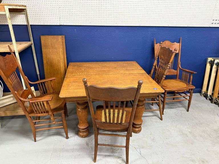 tiger wood vintage table and 4 chairs 45in x 45in.