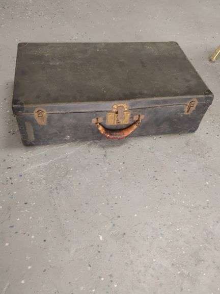 Vintage black suitcase, no key for lock, two working clasps. Leather handle 24"x14"x6 3/4". Unbrande