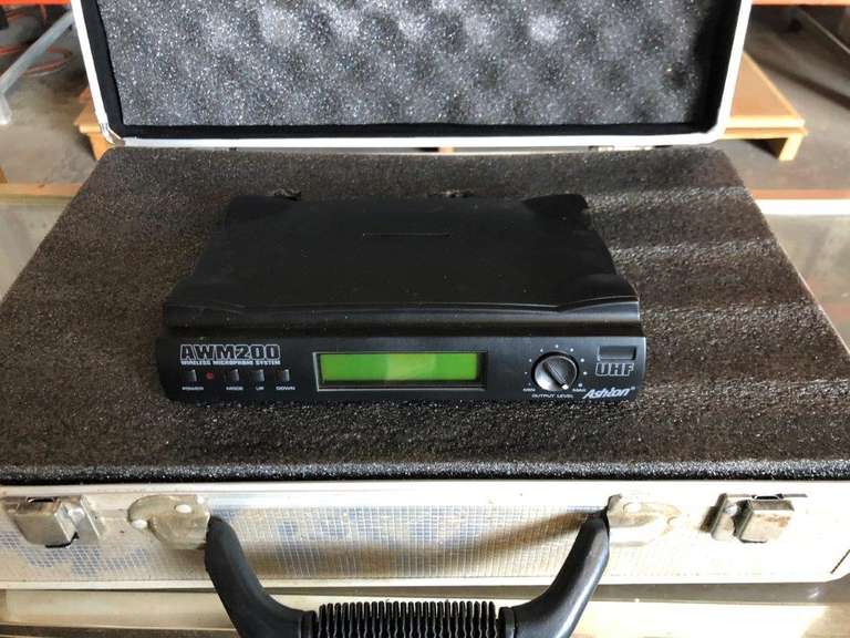 Ashton AWM200 Wireless Microphone System