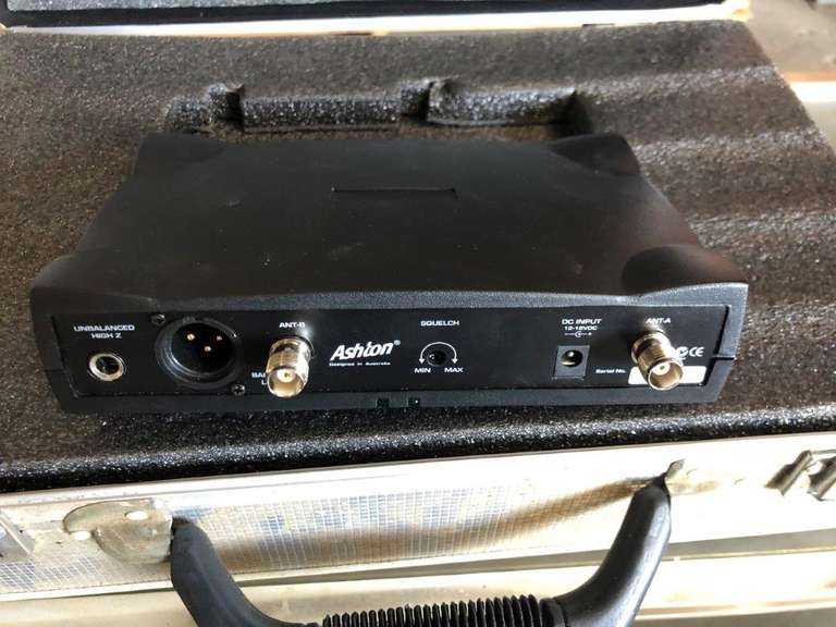 Ashton AWM200 Wireless Microphone System