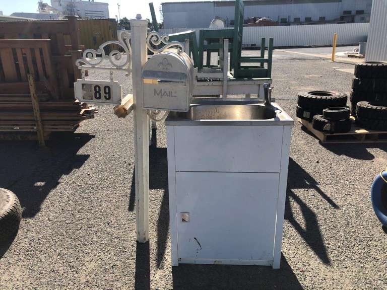 Laundry Sink and Mailbox