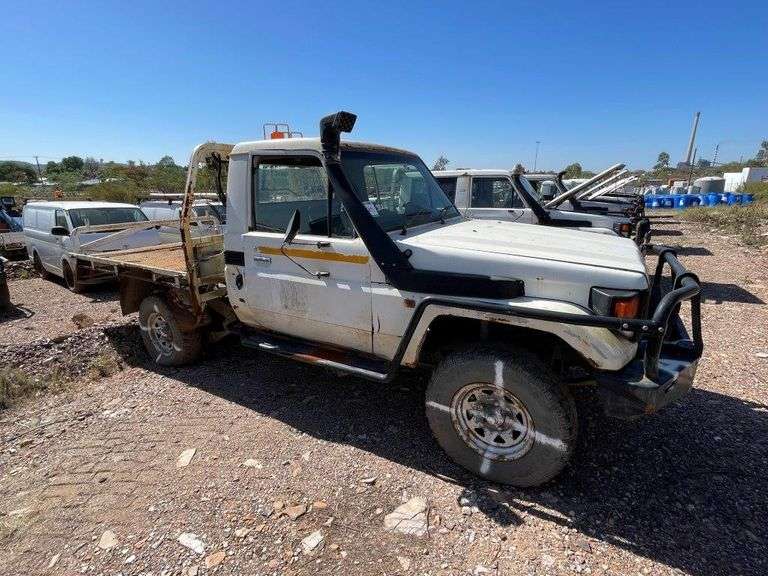 2002 Toyota Landcruiser HZJ79R Utility
