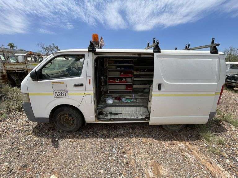 2007 Toyota Hiace 200 Van