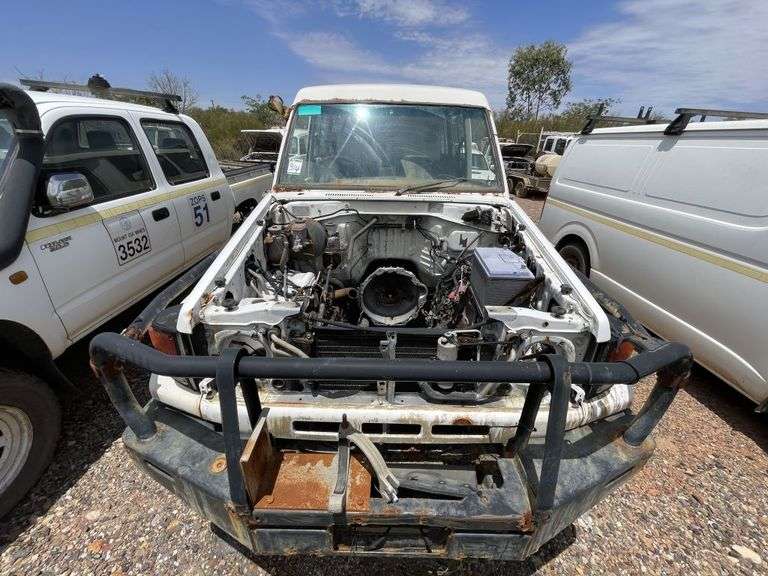 2004 Toyota Landrcuiser HZJ78R Troopcarrier (NO ENGINE