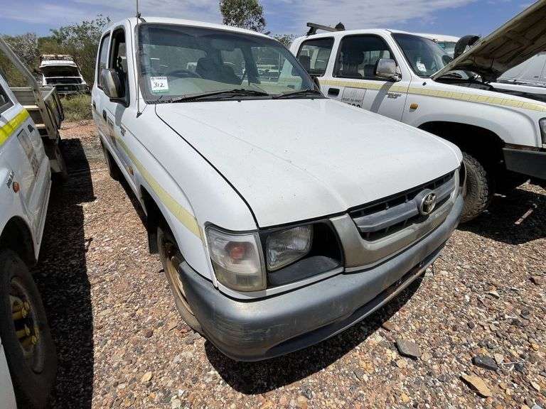 2004 Toyota Hilux LN147R Crew Cab